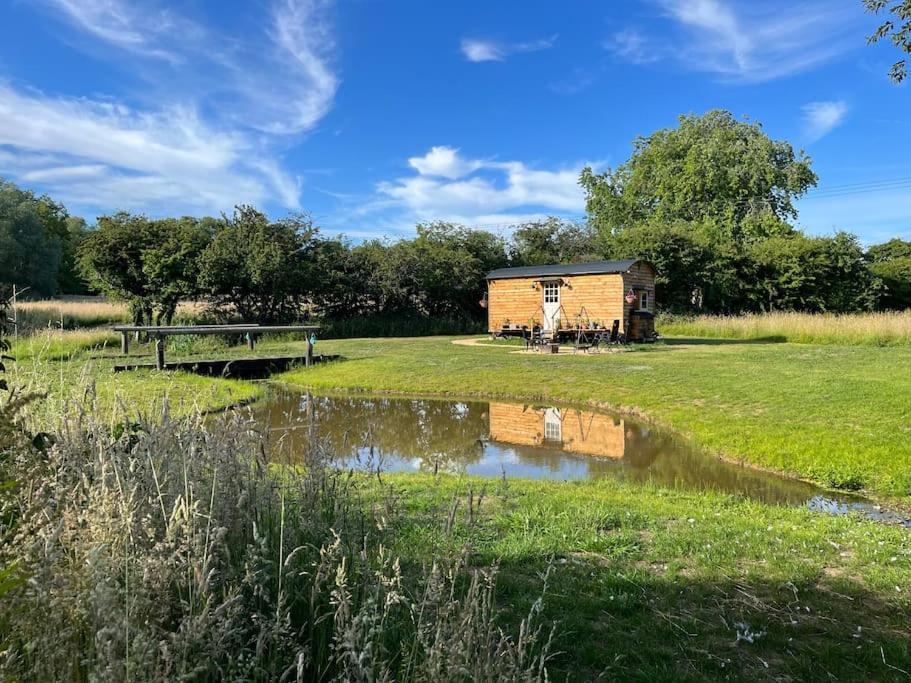 Mountbatten Shepherds Hut & Buckhurst Shepherds Hut Ashford  Kültér fotó